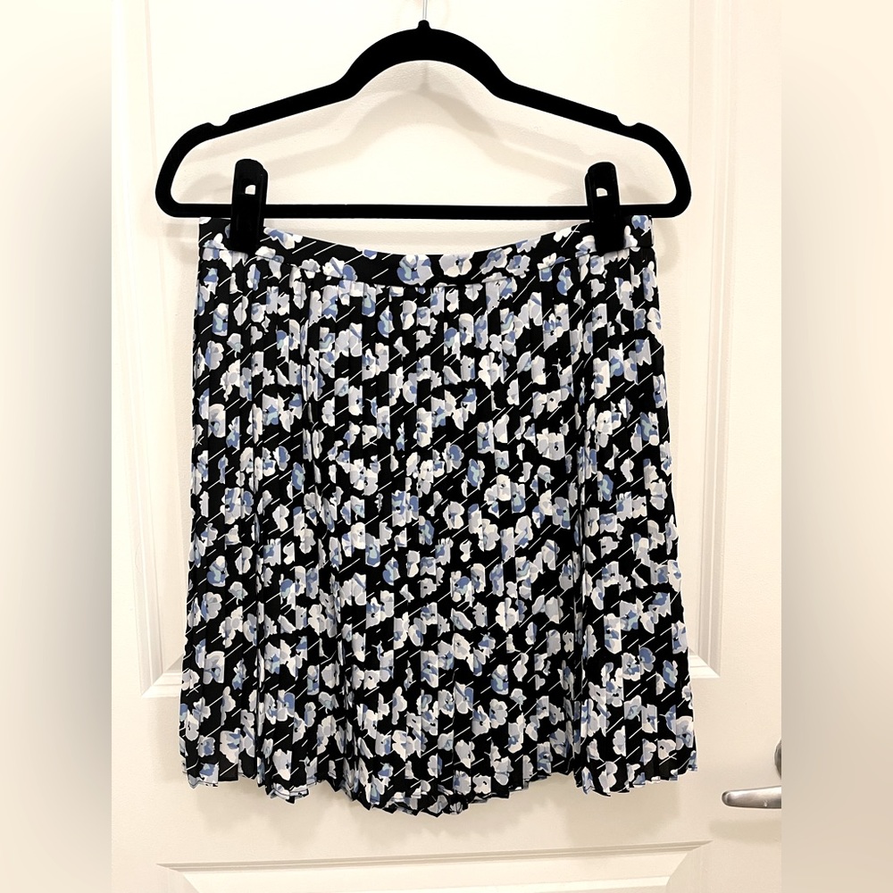 Pleated floral printed skirt